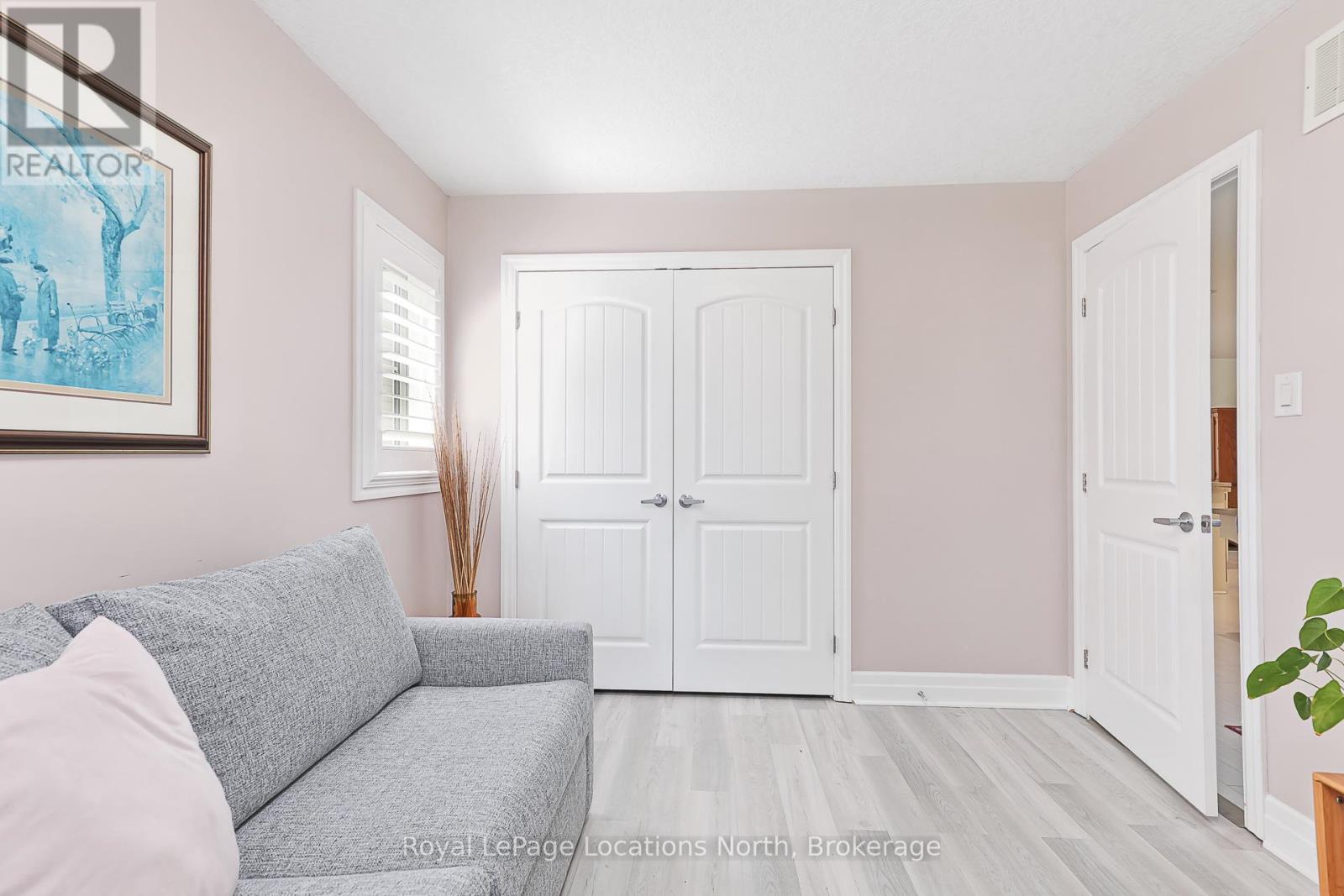 46 New York Avenue, Wasaga Beach, Ontario  L9Z 3A8 - Photo 9 - S12419036