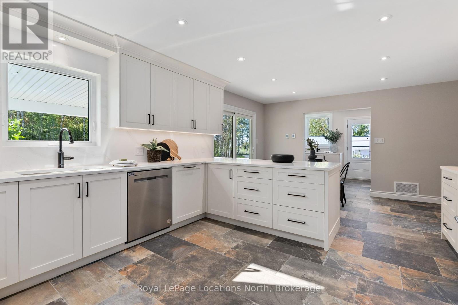 1862 Sunnidale 6/7 Side Road, Clearview, Ontario  L0M 1S0 - Photo 16 - S12419129