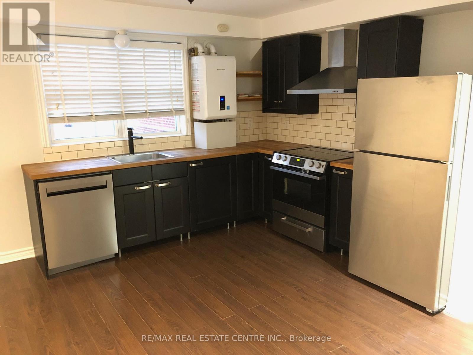 378 Lakeshore Road W, Mississauga, Ontario  L5H 1H5 - Photo 10 - W12417455