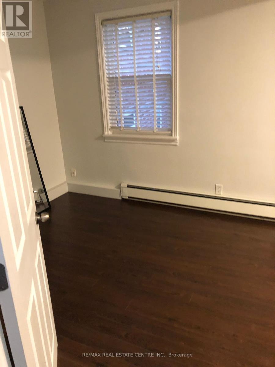 378 Lakeshore Road W, Mississauga, Ontario  L5H 1H5 - Photo 13 - W12417455