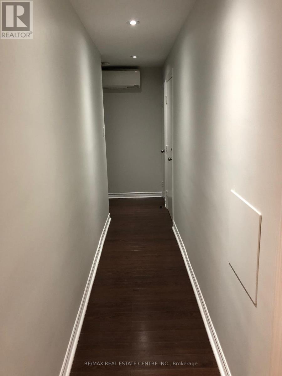 378 Lakeshore Road W, Mississauga, Ontario  L5H 1H5 - Photo 12 - W12417455