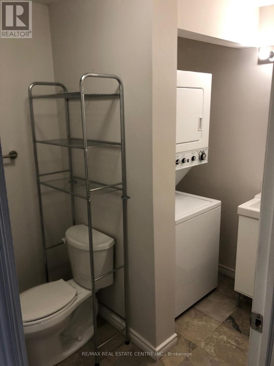 378 Lakeshore Road W, Mississauga, Ontario  L5H 1H5 - Photo 24 - W12417455
