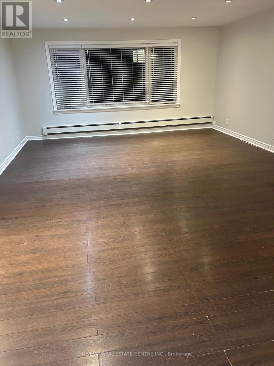 378 Lakeshore Road W, Mississauga, Ontario  L5H 1H5 - Photo 14 - W12417455