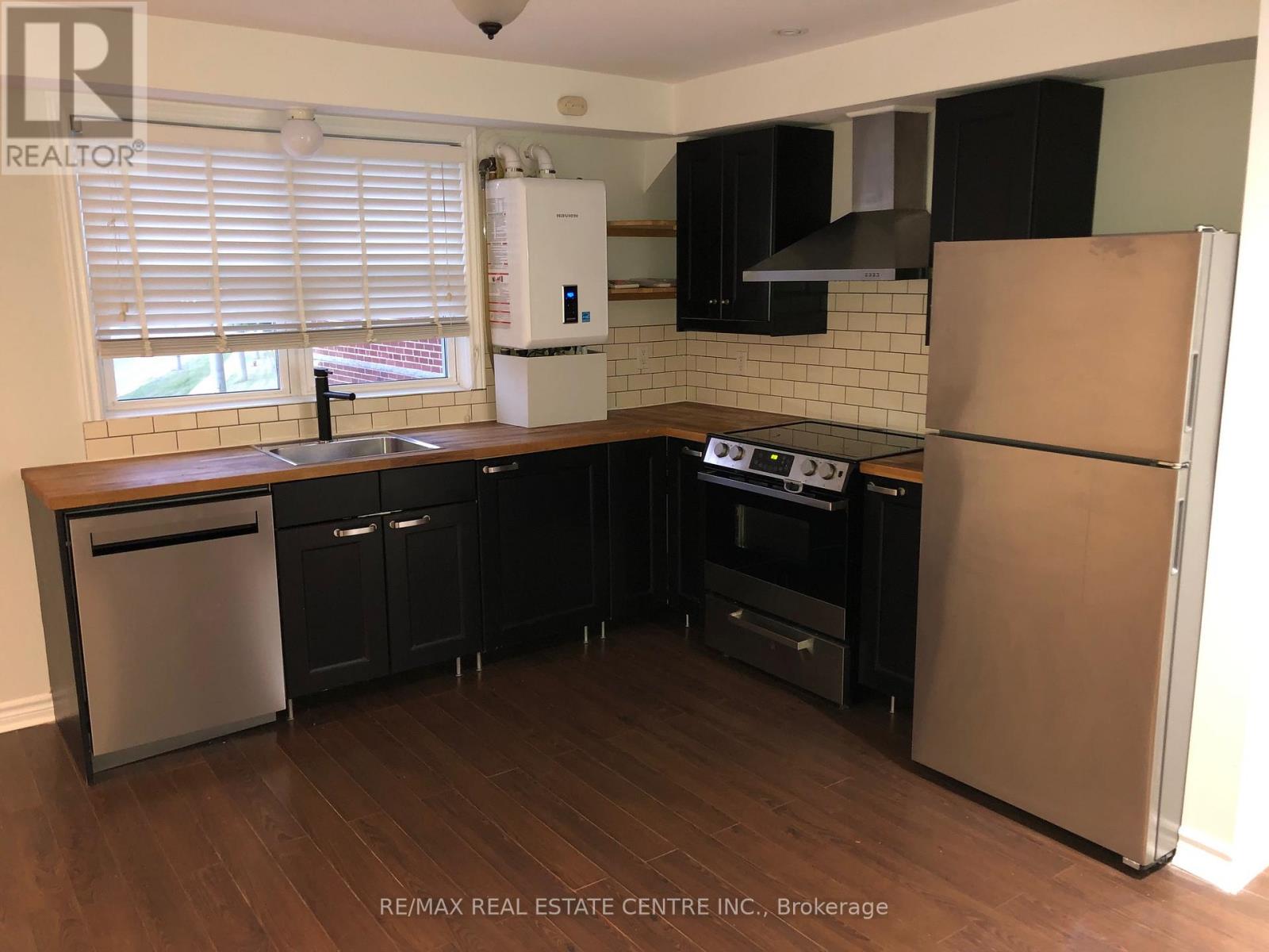 378 Lakeshore Road W, Mississauga, Ontario  L5H 1H5 - Photo 11 - W12417455