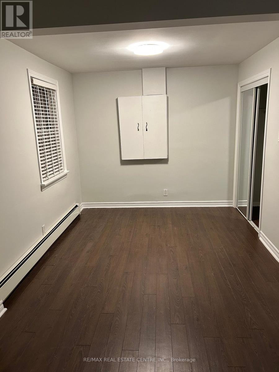 378 Lakeshore Road W, Mississauga, Ontario  L5H 1H5 - Photo 7 - W12417455