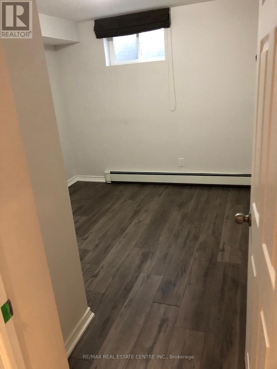 378 Lakeshore Road W, Mississauga, Ontario  L5H 1H5 - Photo 16 - W12417455