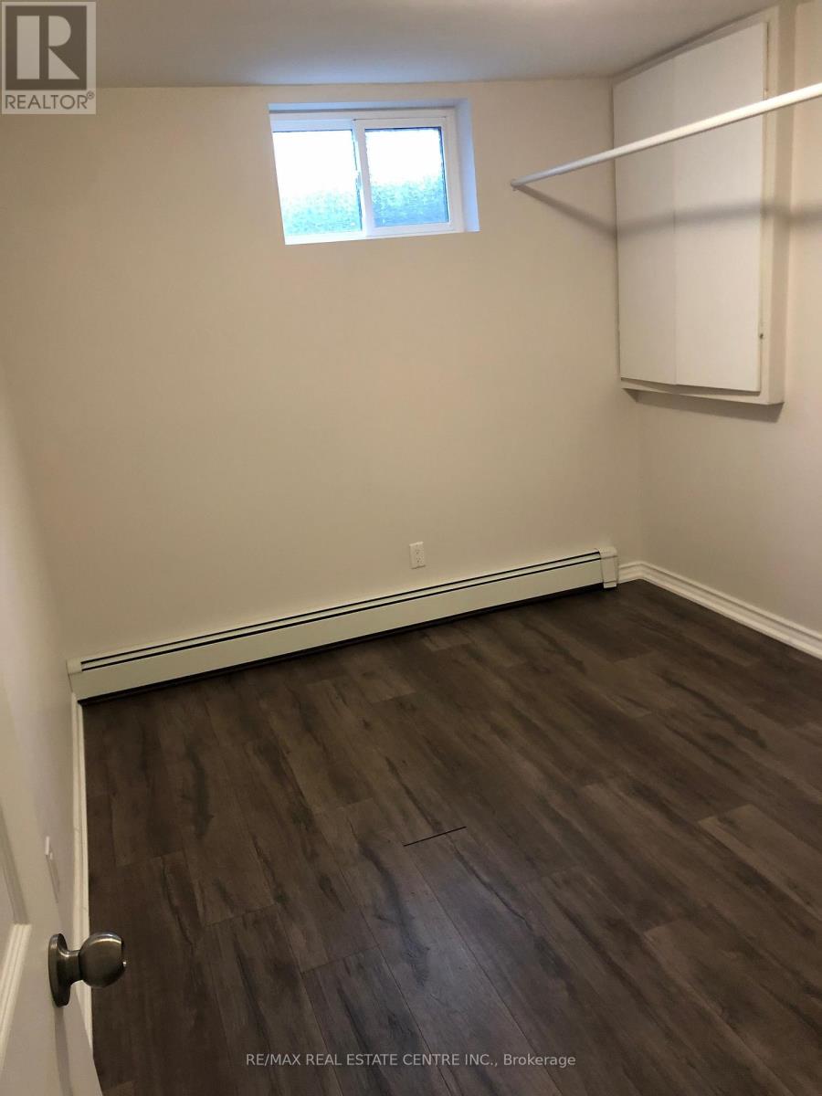 378 Lakeshore Road W, Mississauga, Ontario  L5H 1H5 - Photo 17 - W12417455