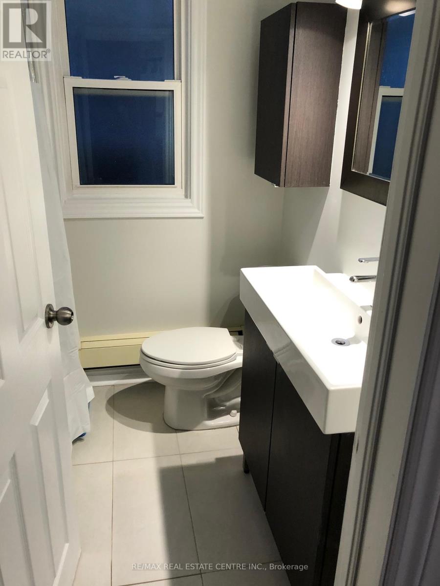 378 Lakeshore Road W, Mississauga, Ontario  L5H 1H5 - Photo 18 - W12417455