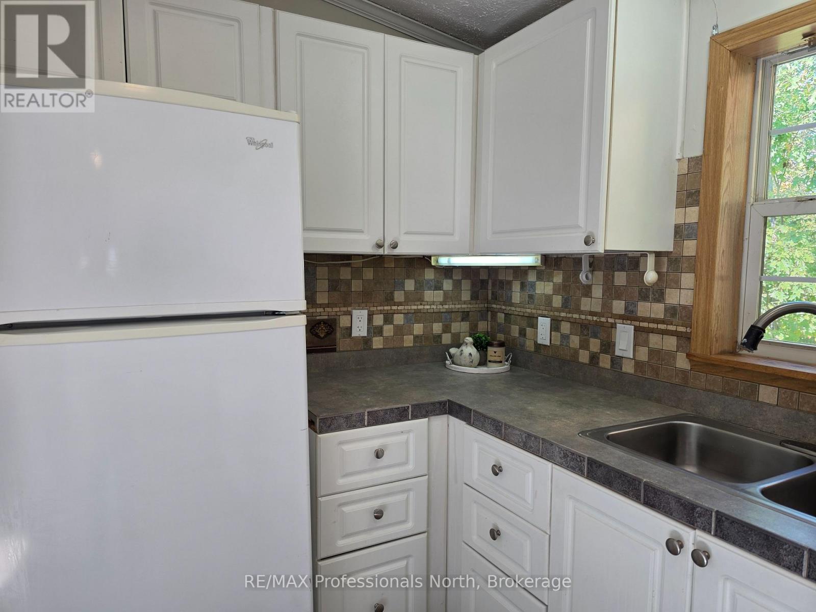 1013 Seventh Lane, Minden Hills (Lutterworth), Ontario  K0M 2K0 - Photo 11 - X12419120