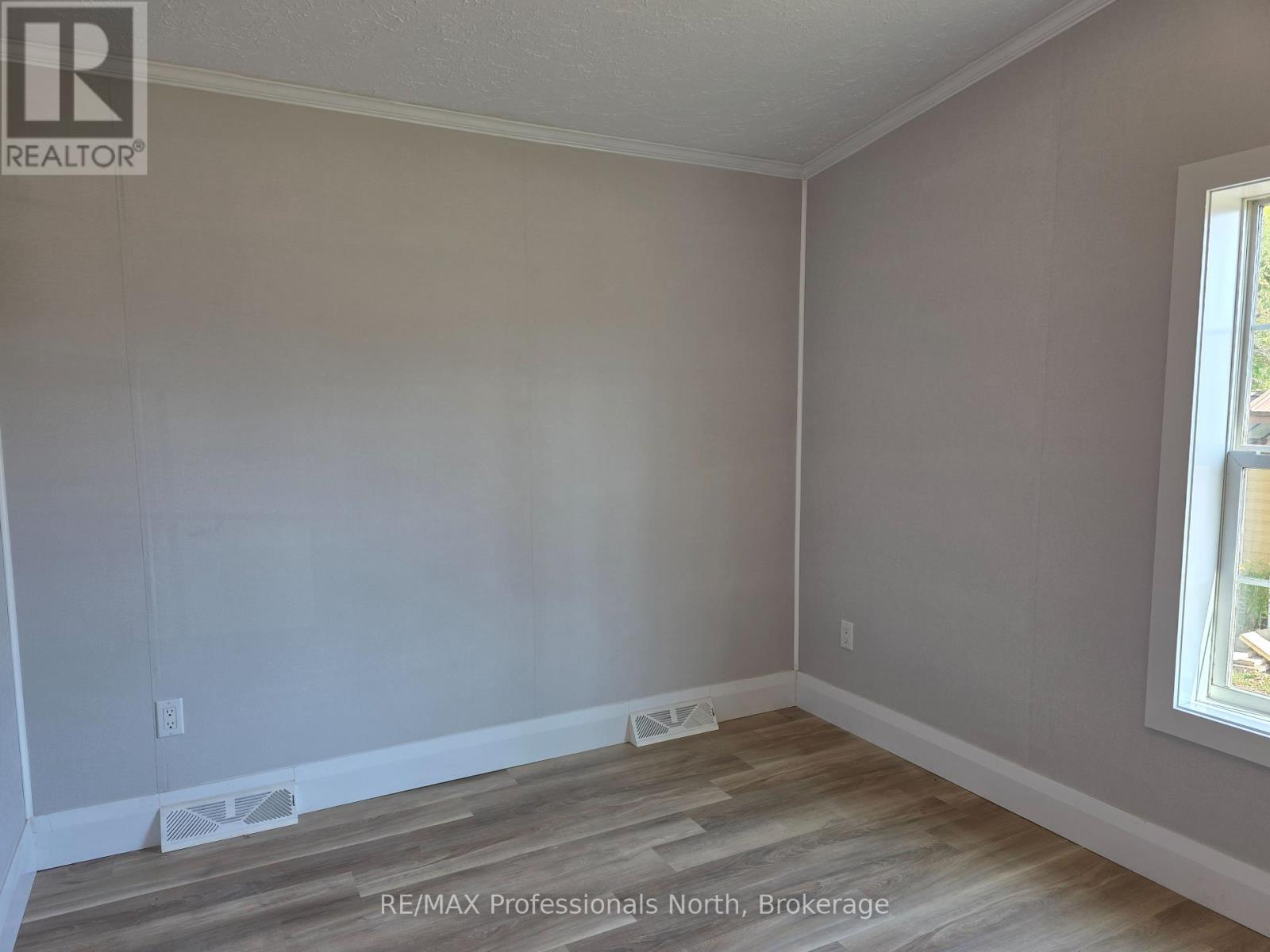 1013 Seventh Lane, Minden Hills (Lutterworth), Ontario  K0M 2K0 - Photo 21 - X12419120
