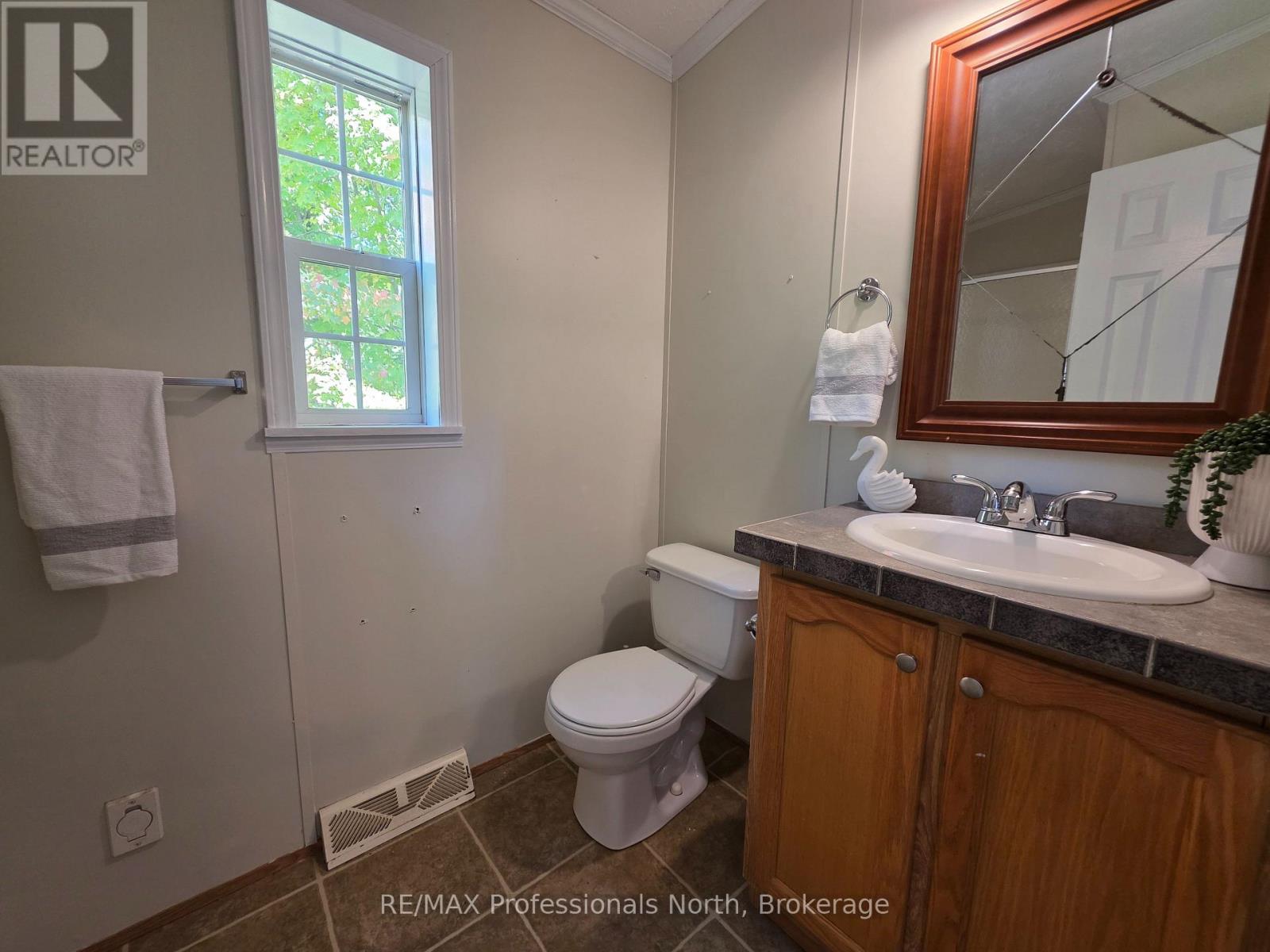 1013 Seventh Lane, Minden Hills (Lutterworth), Ontario  K0M 2K0 - Photo 23 - X12419120