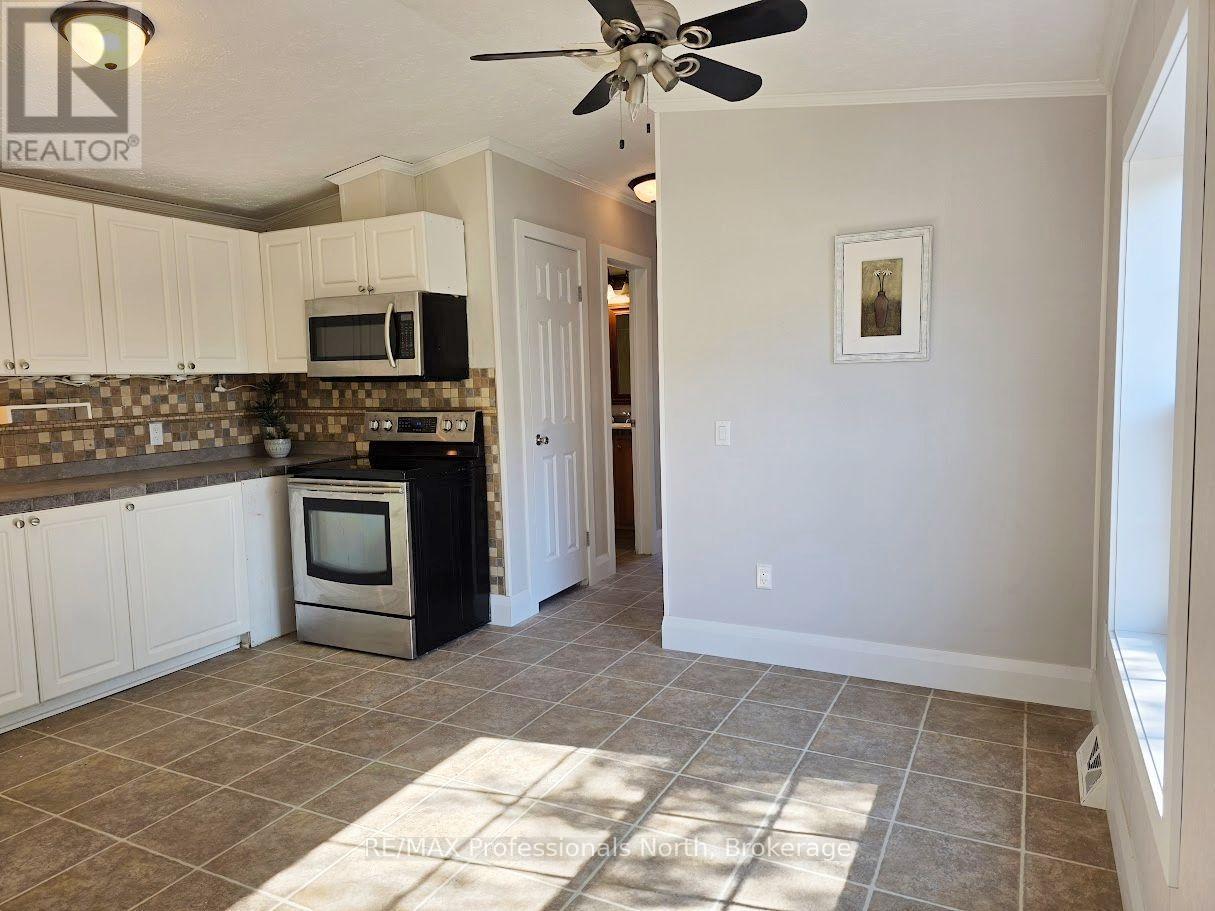 1013 Seventh Lane, Minden Hills (Lutterworth), Ontario  K0M 2K0 - Photo 9 - X12419120