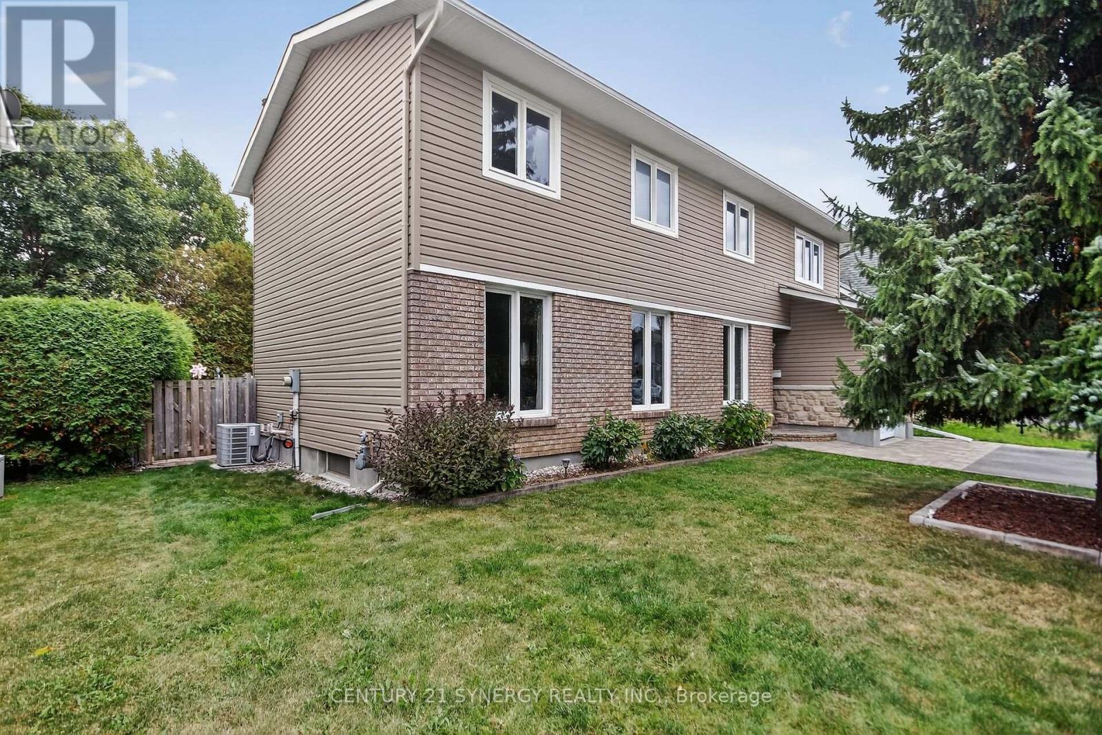 61 Fieldgate Drive, Ottawa, Ontario  K2J 1V3 - Photo 4 - X12419030