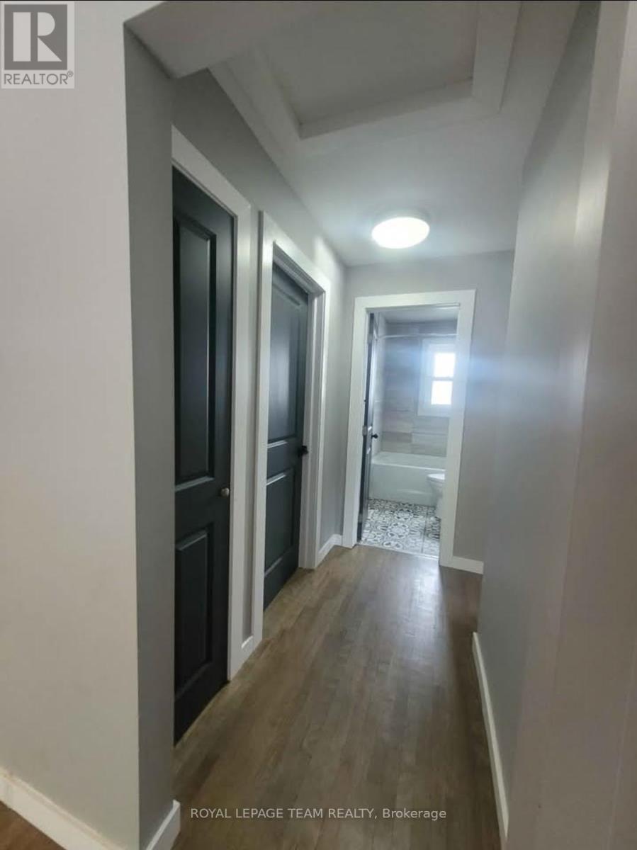 726 Cummings Avenue, Ottawa, Ontario  K1K 2L1 - Photo 12 - X12419041