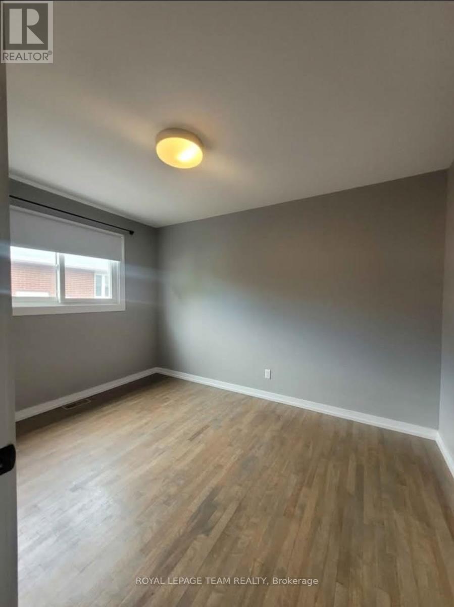726 Cummings Avenue, Ottawa, Ontario  K1K 2L1 - Photo 16 - X12419041