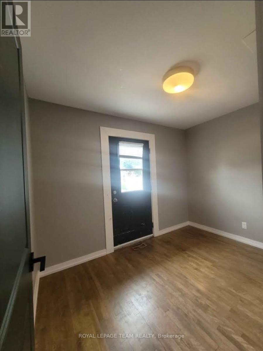 726 Cummings Avenue, Ottawa, Ontario  K1K 2L1 - Photo 17 - X12419041