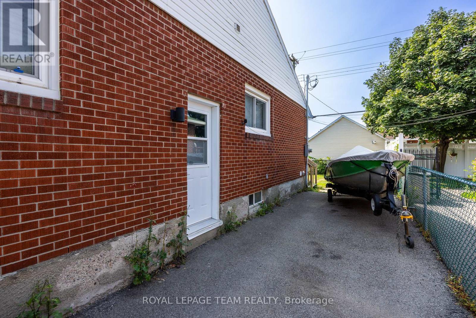 726 Cummings Avenue, Ottawa, Ontario  K1K 2L1 - Photo 19 - X12419041