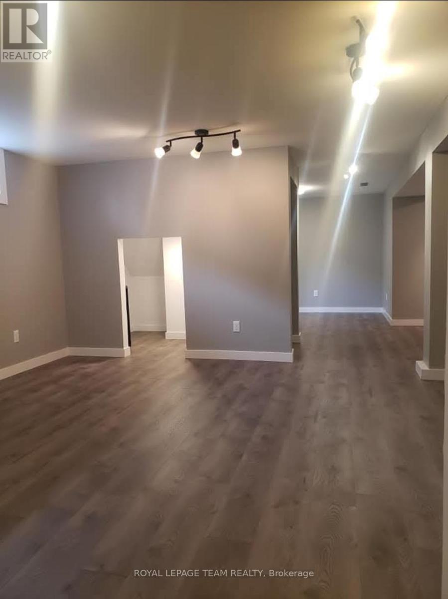 726 Cummings Avenue, Ottawa, Ontario  K1K 2L1 - Photo 23 - X12419041