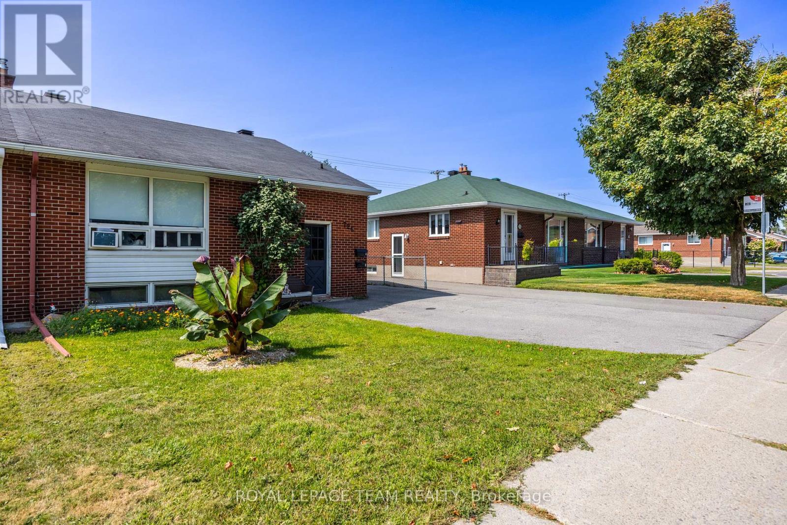 726 Cummings Avenue, Ottawa, Ontario  K1K 2L1 - Photo 3 - X12419041