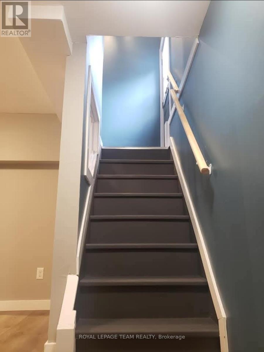 726 Cummings Avenue, Ottawa, Ontario  K1K 2L1 - Photo 32 - X12419041