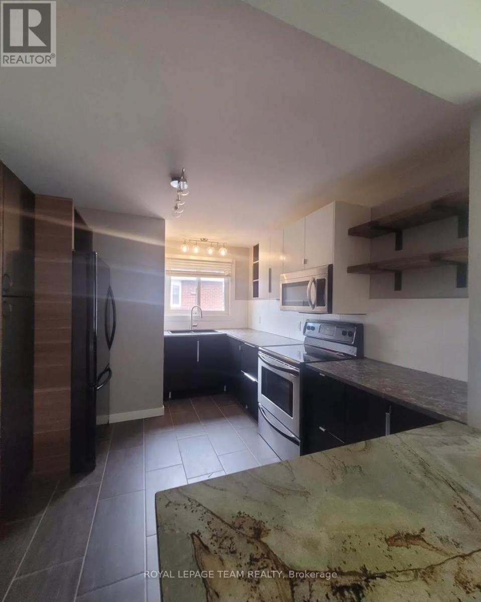 726 Cummings Avenue, Ottawa, Ontario  K1K 2L1 - Photo 6 - X12419041