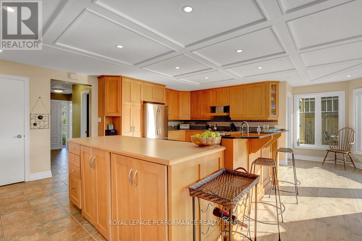 6 Sellers Way, Ottawa, Ontario  K2H 7Y4 - Photo 9 - X12419066
