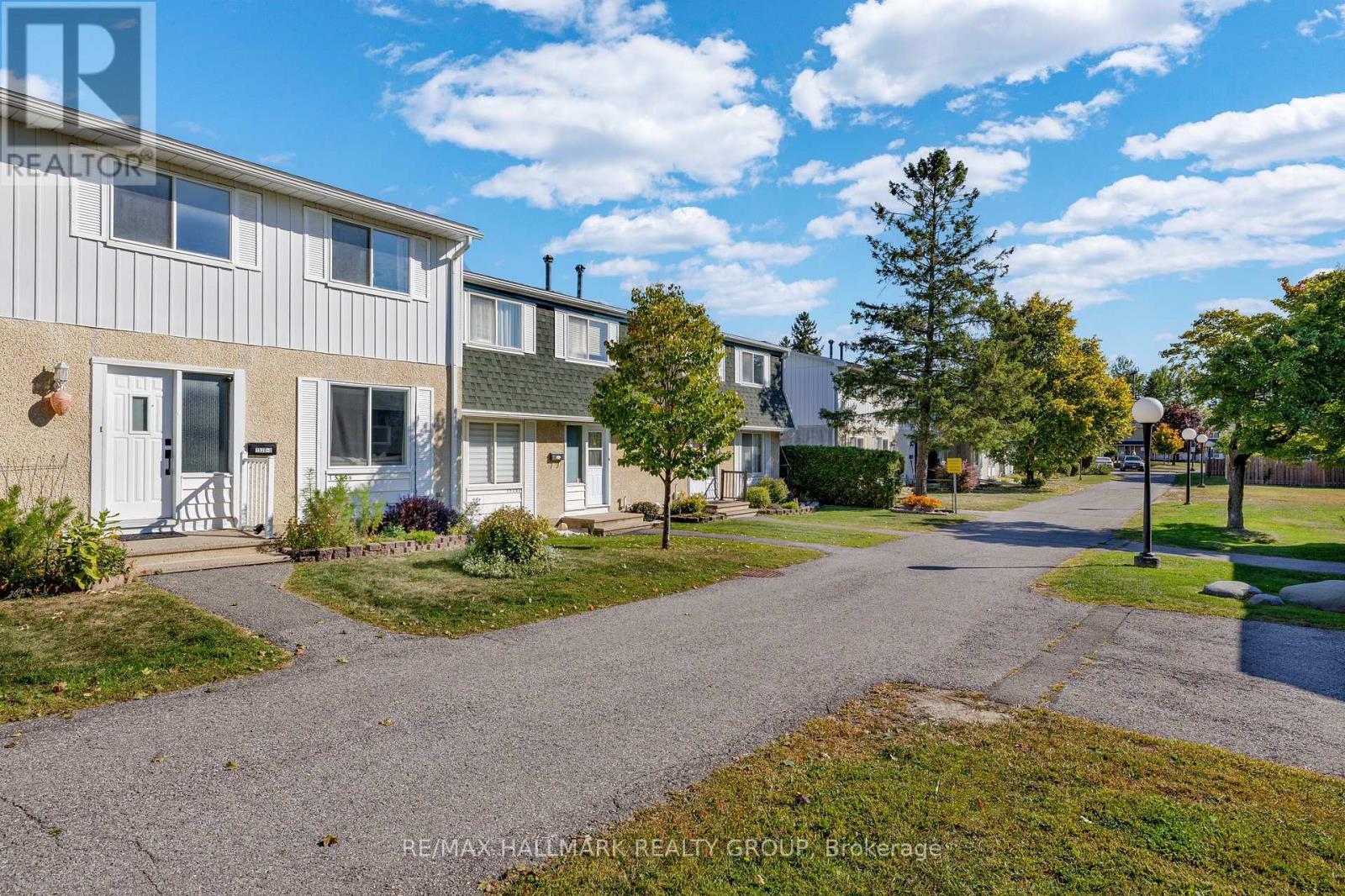 D - 1520 Beaverpond Drive, Ottawa, Ontario  K1B 3R9 - Photo 2 - X12419070