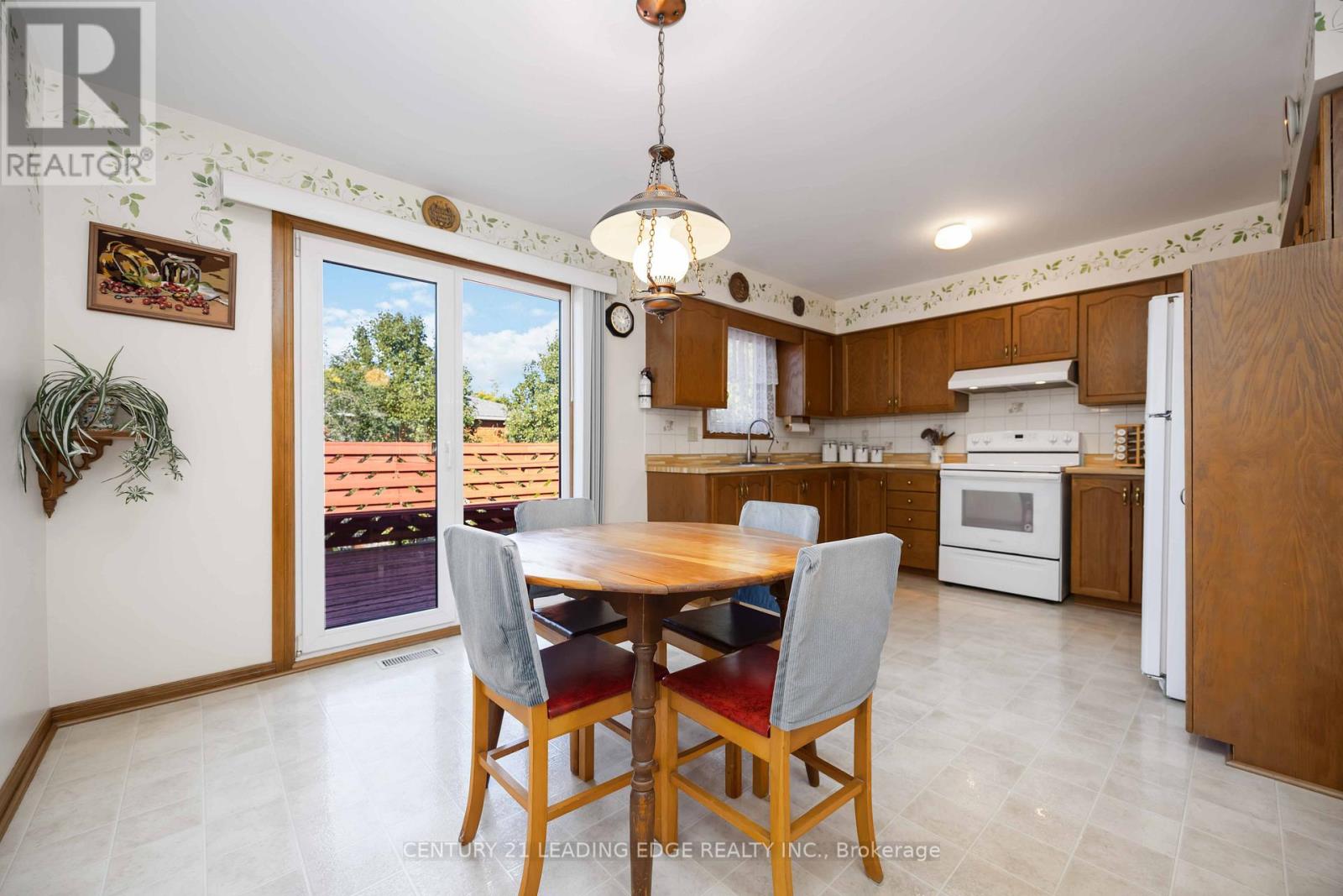 52 Aspen Crescent, Whitchurch-Stouffville, Ontario  L4A 5C7 - Photo 12 - N12418964