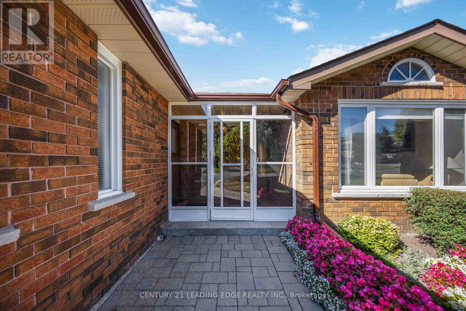 52 Aspen Crescent, Whitchurch-Stouffville, Ontario  L4A 5C7 - Photo 3 - N12418964