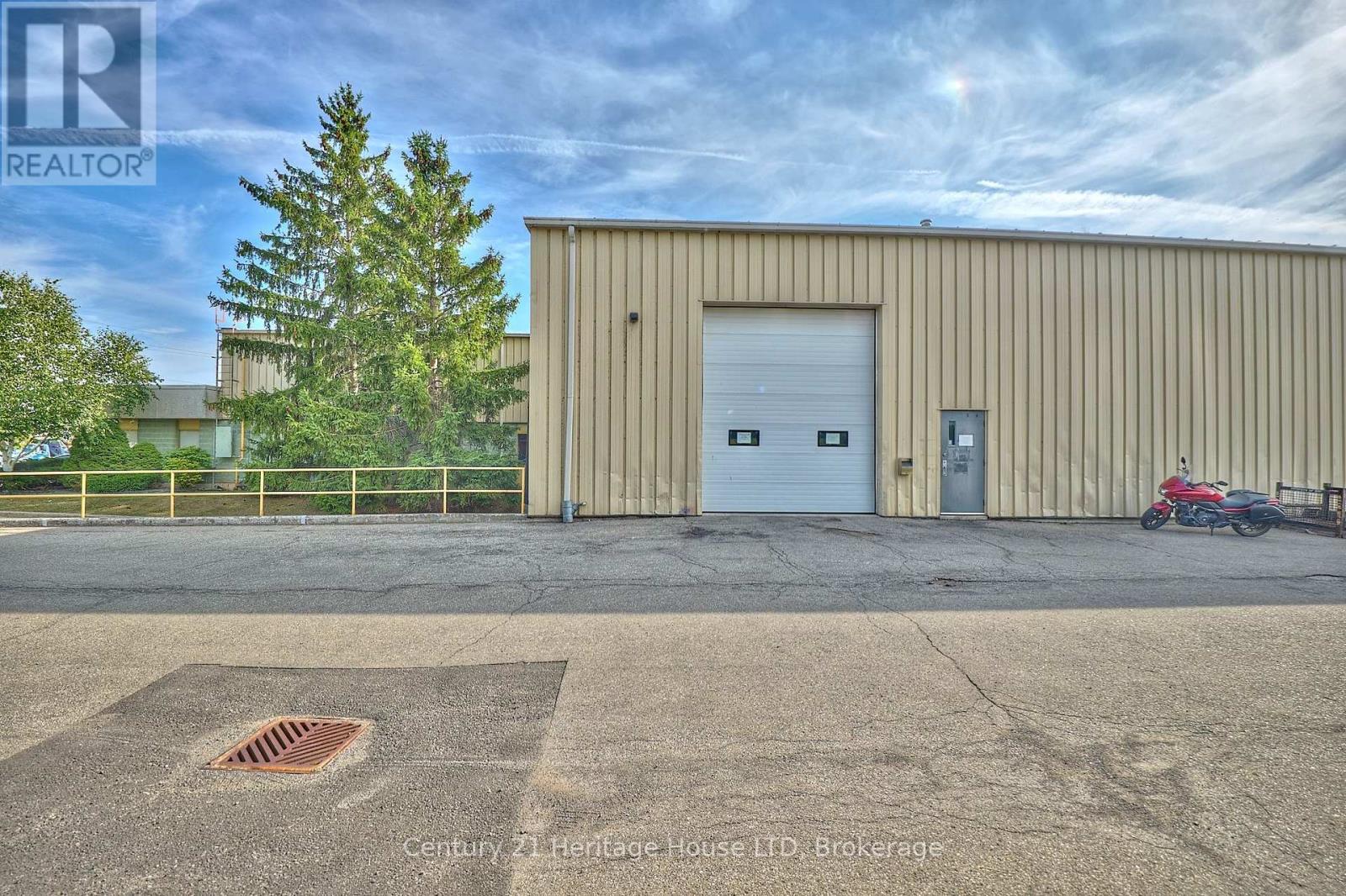 1767 Pettit Road, Fort Erie (Bowen), Ontario  L2A 5M4 - Photo 16 - X12419017