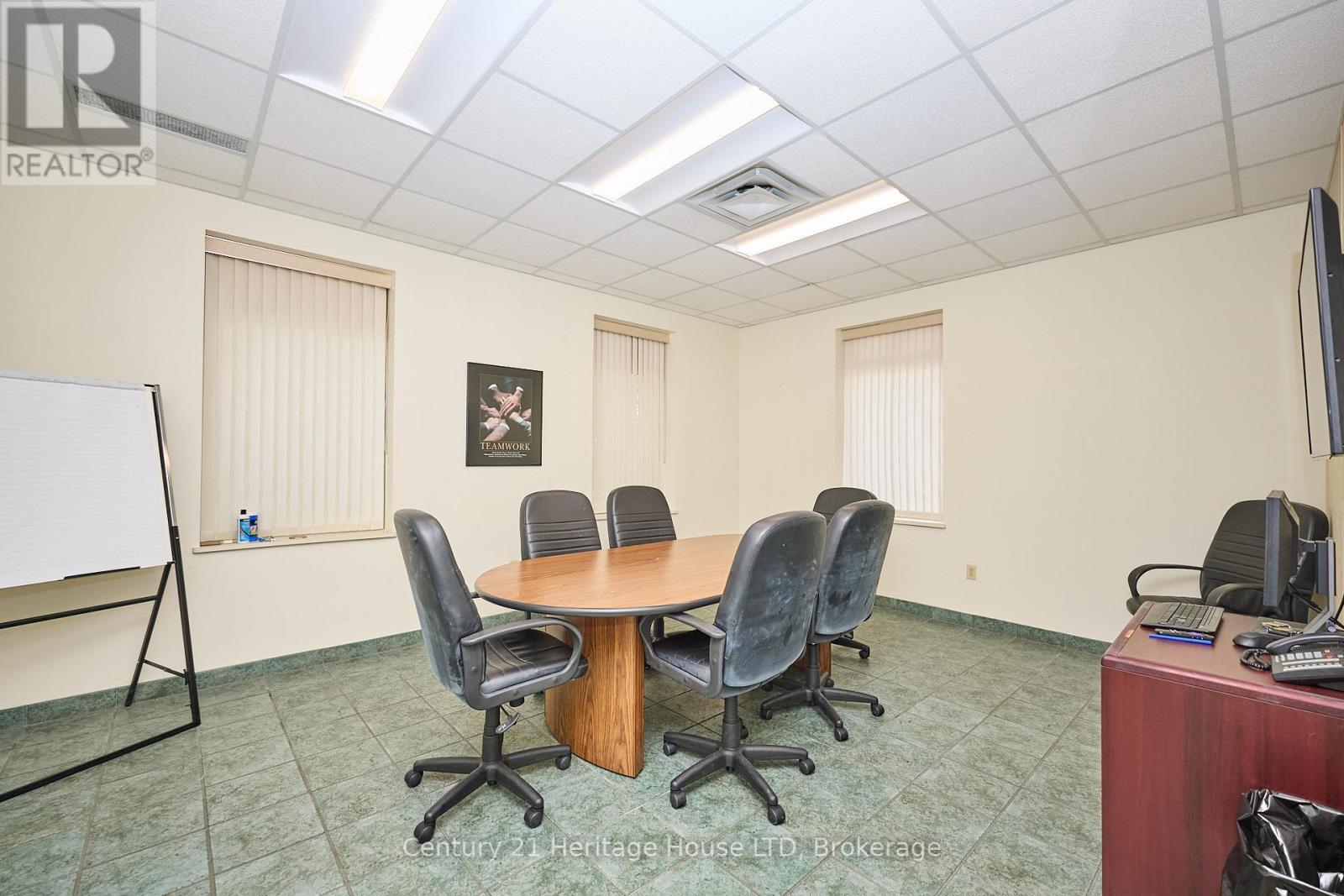 1767 Pettit Road, Fort Erie (Bowen), Ontario  L2A 5M4 - Photo 34 - X12419017