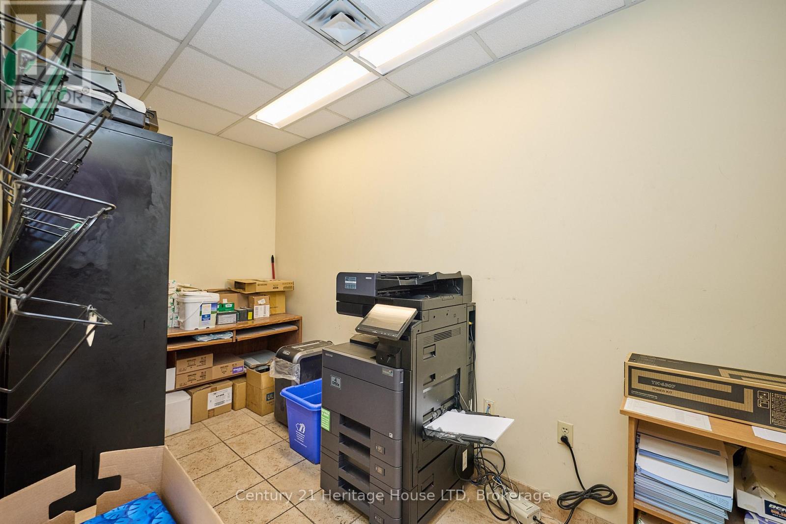 1767 Pettit Road, Fort Erie (Bowen), Ontario  L2A 5M4 - Photo 36 - X12419017