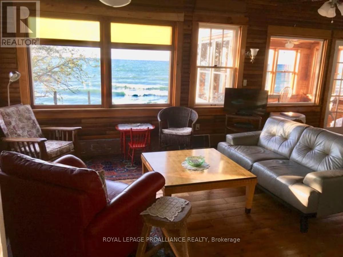 20 West Street, Prince Edward County, Ontario  K0K 3L0 - Photo 1 - X12418969