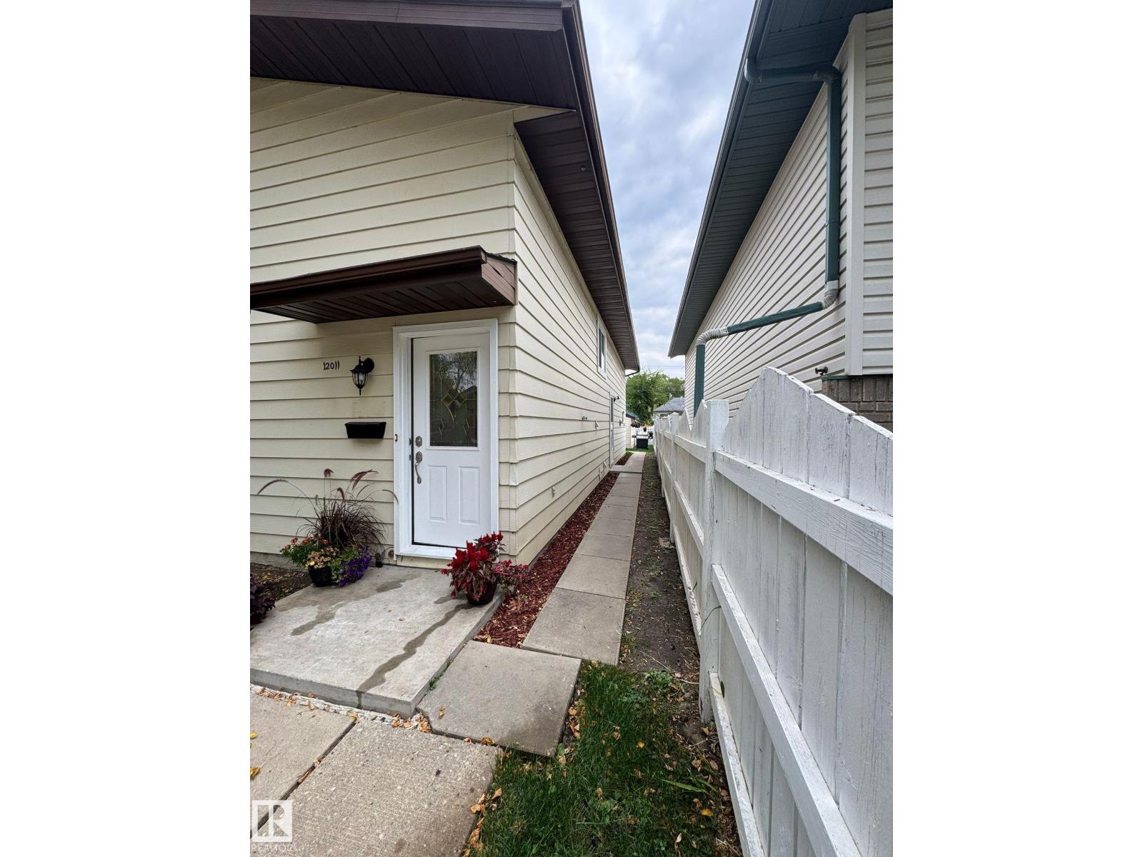 12011 95a St Nw Nw, Edmonton, Alberta  T5G 1R6 - Photo 2 - E4458906