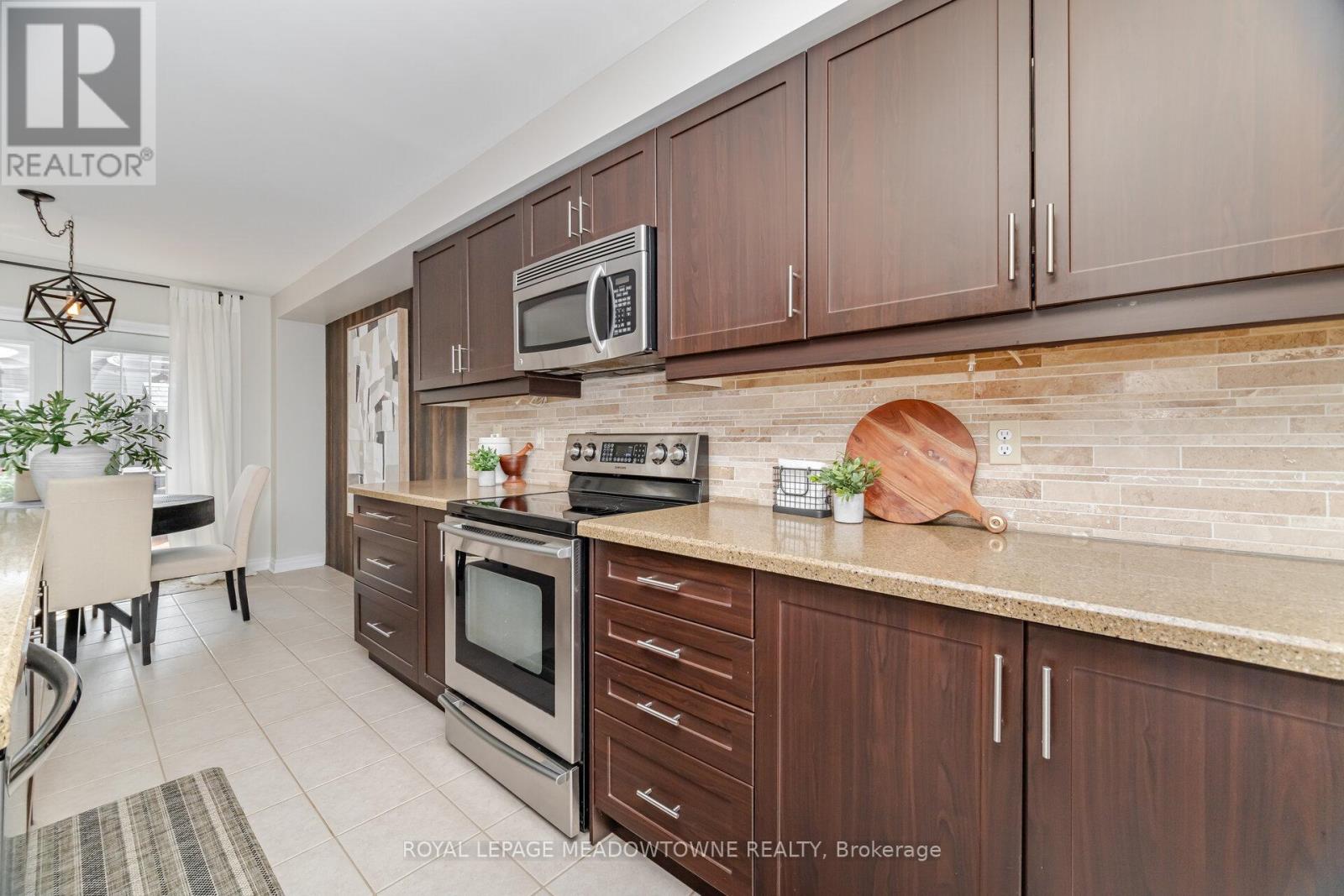 1224 Turner Drive, Milton, Ontario  L9T 5R6 - Photo 10 - W12418879