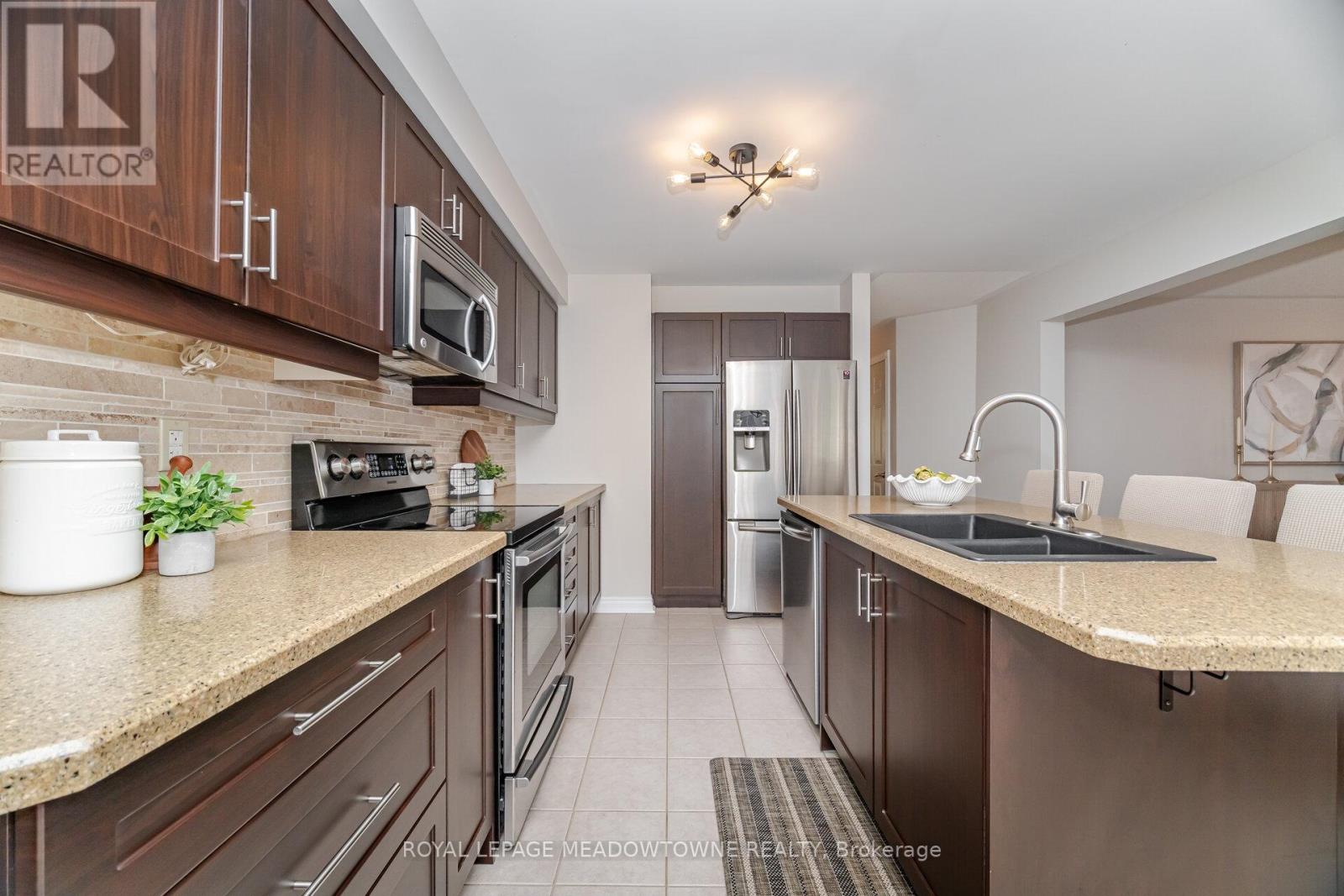 1224 Turner Drive, Milton, Ontario  L9T 5R6 - Photo 11 - W12418879
