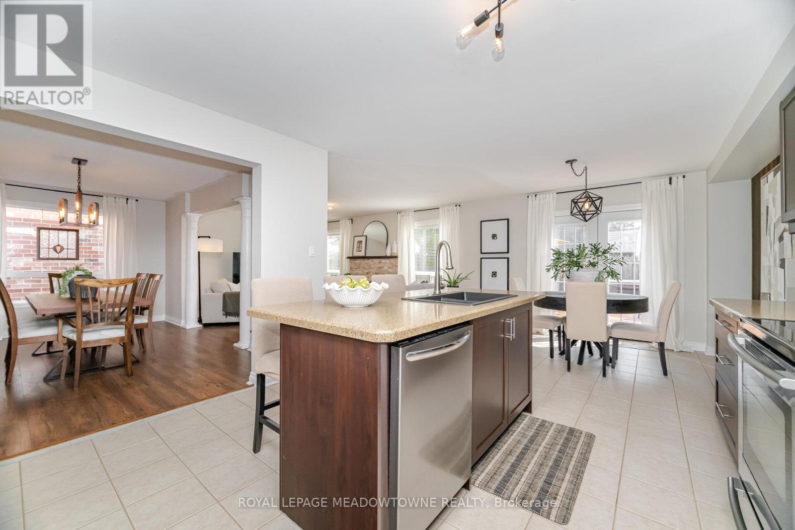1224 Turner Drive, Milton, Ontario  L9T 5R6 - Photo 12 - W12418879