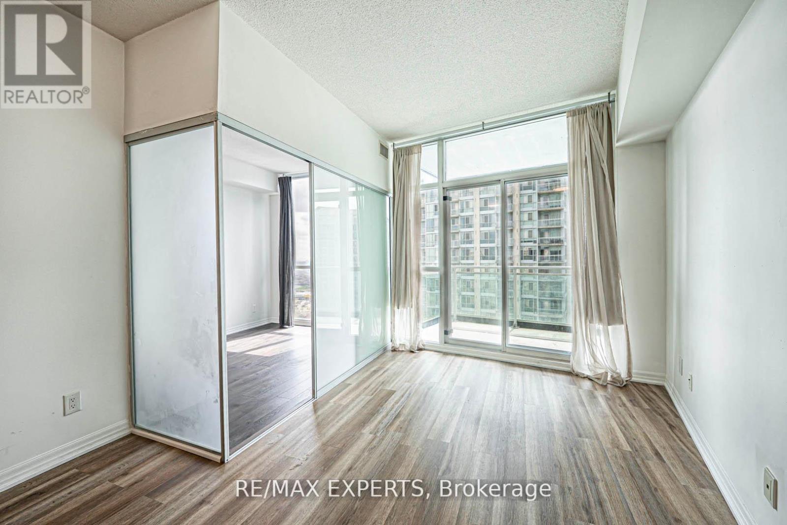 2606 - 223 Webb Drive, Mississauga, Ontario  L5B 0E8 - Photo 10 - W12418924
