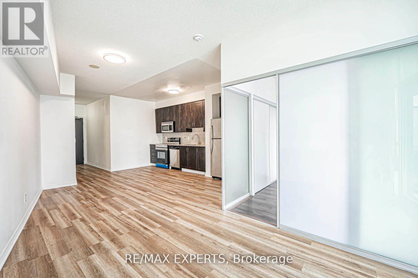 2606 - 223 Webb Drive, Mississauga, Ontario  L5B 0E8 - Photo 12 - W12418924