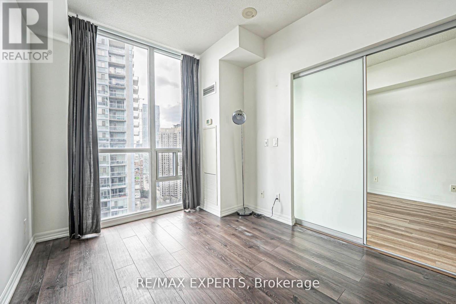 2606 - 223 Webb Drive, Mississauga, Ontario  L5B 0E8 - Photo 19 - W12418924