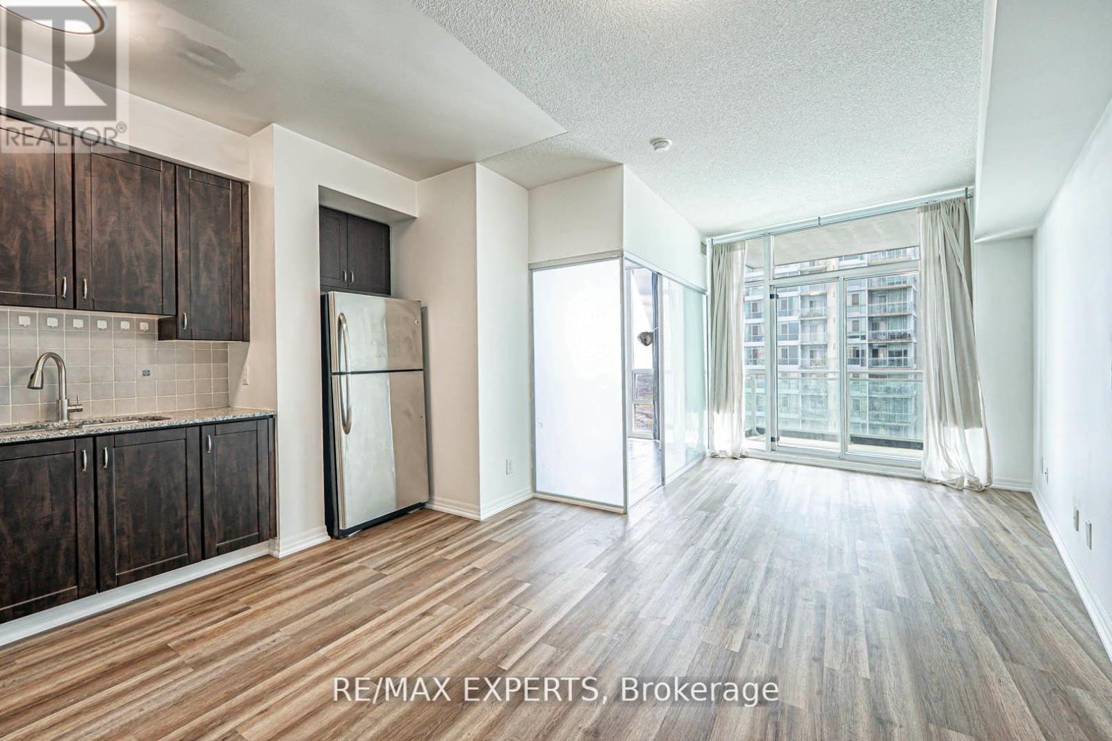 2606 - 223 Webb Drive, Mississauga, Ontario  L5B 0E8 - Photo 9 - W12418924