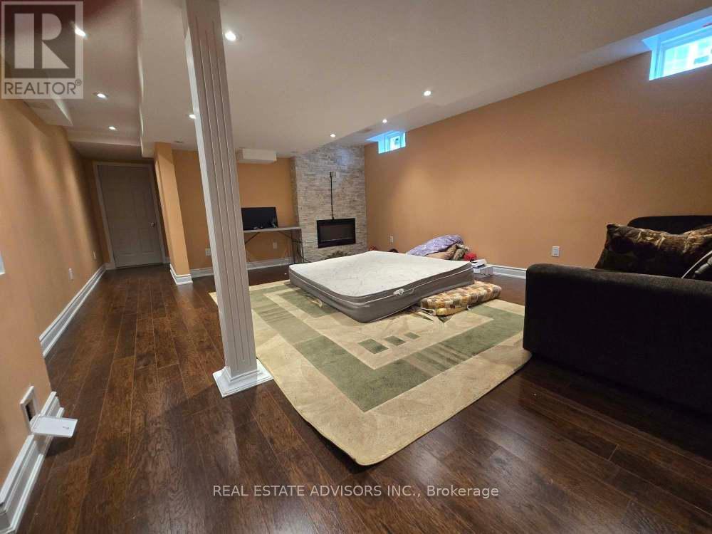 68 Delport Close, Brampton, Ontario  L6P 1V2 - Photo 11 - W12418943