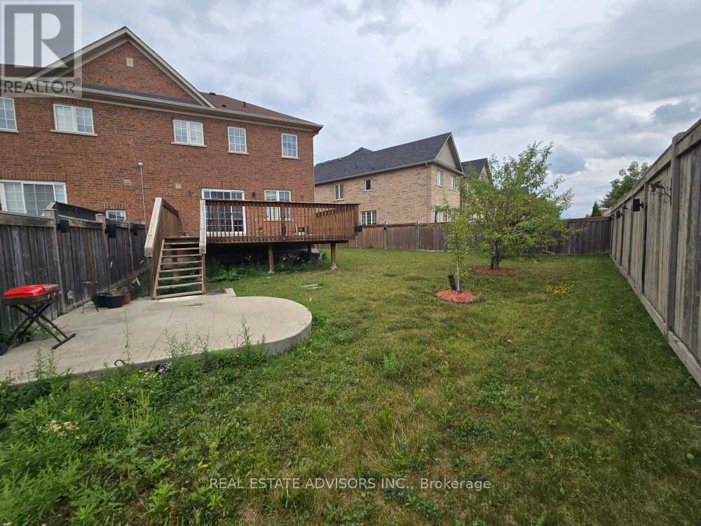 68 Delport Close, Brampton, Ontario  L6P 1V2 - Photo 13 - W12418943