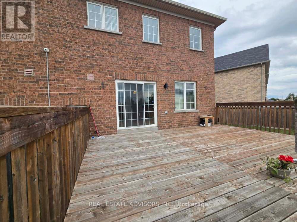 68 Delport Close, Brampton, Ontario  L6P 1V2 - Photo 14 - W12418943
