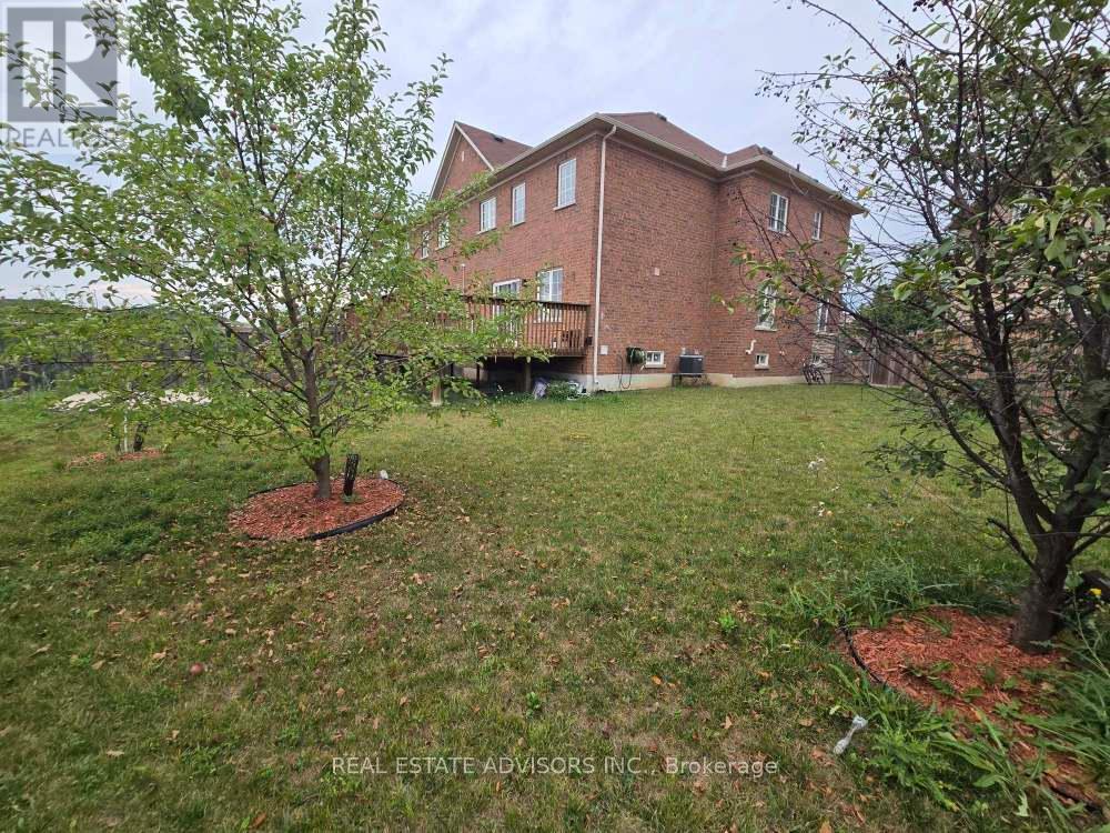 68 Delport Close, Brampton, Ontario  L6P 1V2 - Photo 15 - W12418943