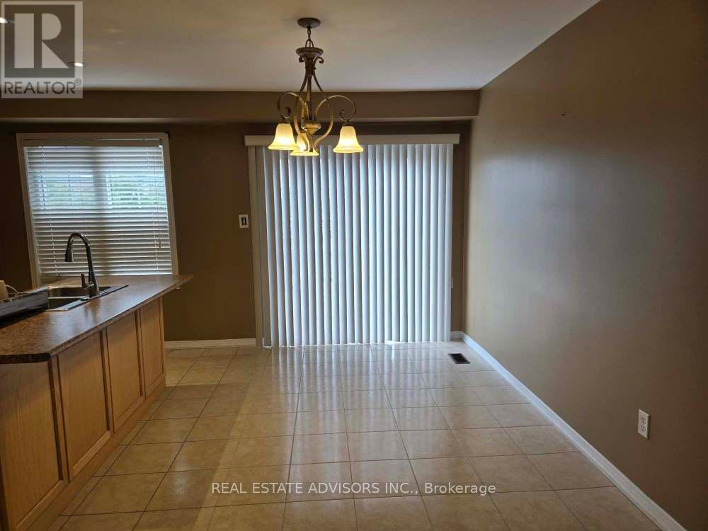 68 Delport Close, Brampton, Ontario  L6P 1V2 - Photo 6 - W12418943