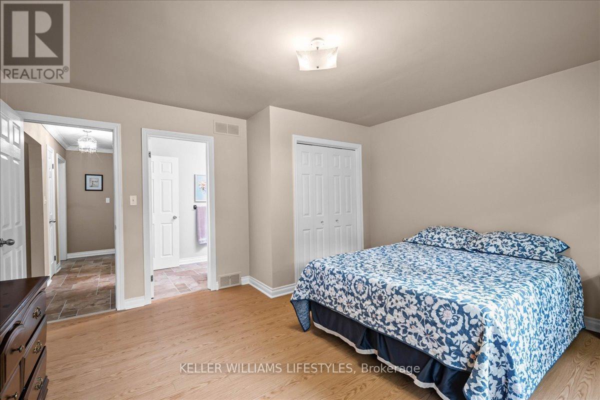 15 Bayley Street, Lambton Shores, Ontario  N0N 1J0 - Photo 10 - X12414381