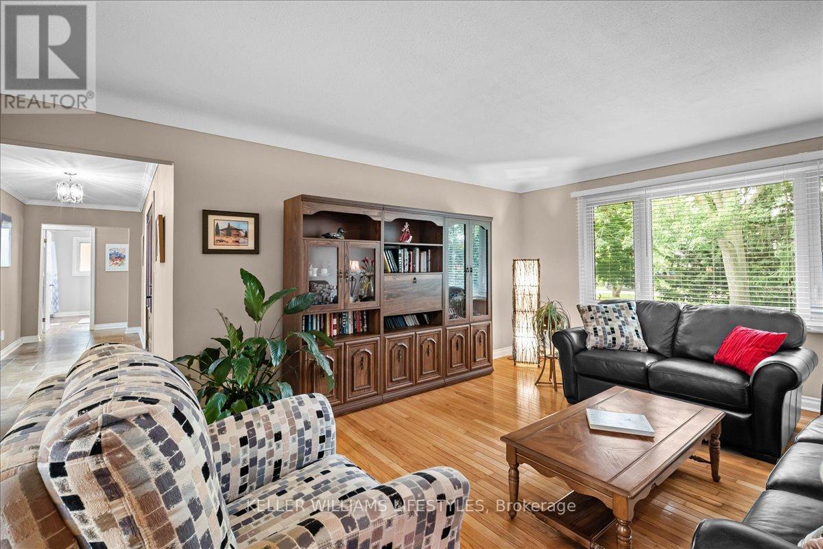 15 Bayley Street, Lambton Shores, Ontario  N0N 1J0 - Photo 17 - X12414381