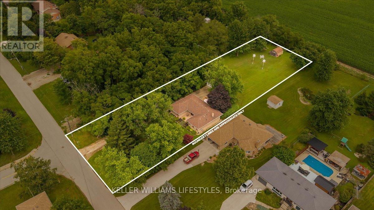15 Bayley Street, Lambton Shores, Ontario  N0N 1J0 - Photo 2 - X12414381
