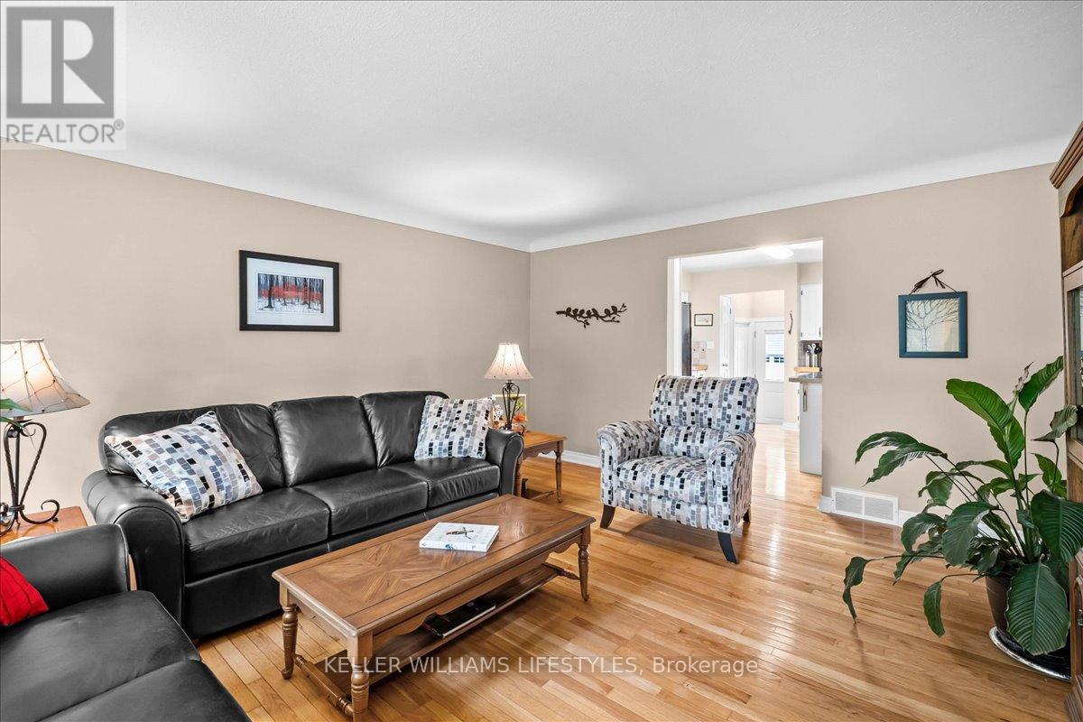 15 Bayley Street, Lambton Shores, Ontario  N0N 1J0 - Photo 16 - X12414381